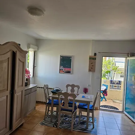 Cosy Avec Terrasse, Des A 格吕桑