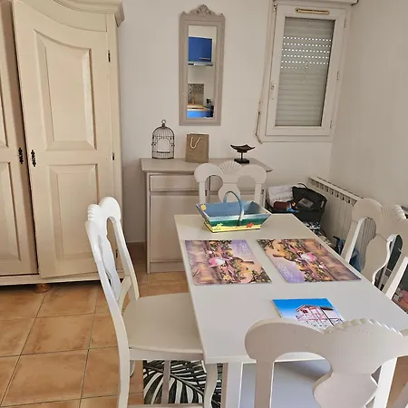 Cosy Avec Terrasse, Des A 格吕桑
